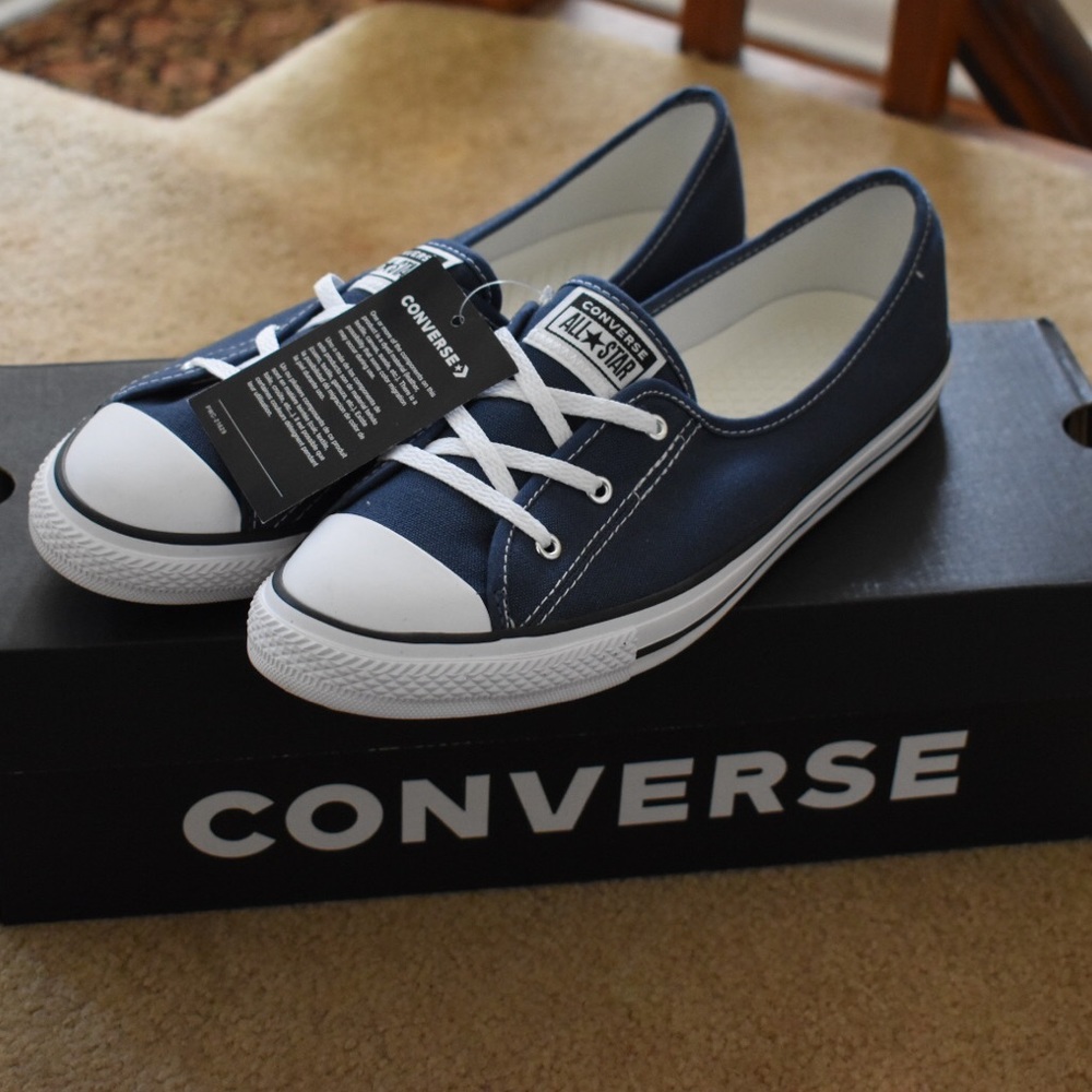 Navy Low Top Converse Size 10